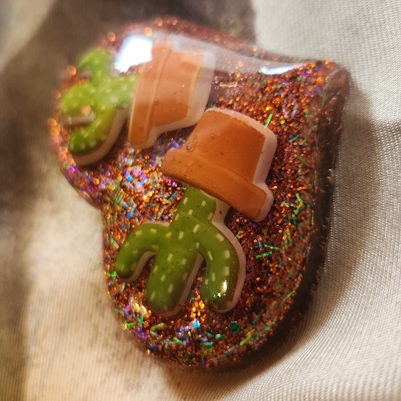 CACTUS BROOCH - Picture 4 of 9